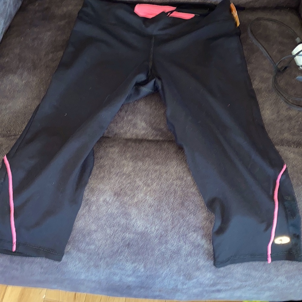 New Champion fitted knee pants size Small